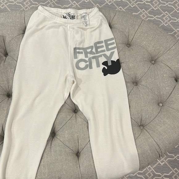 Free city sweatpants - Picture 3 of 4